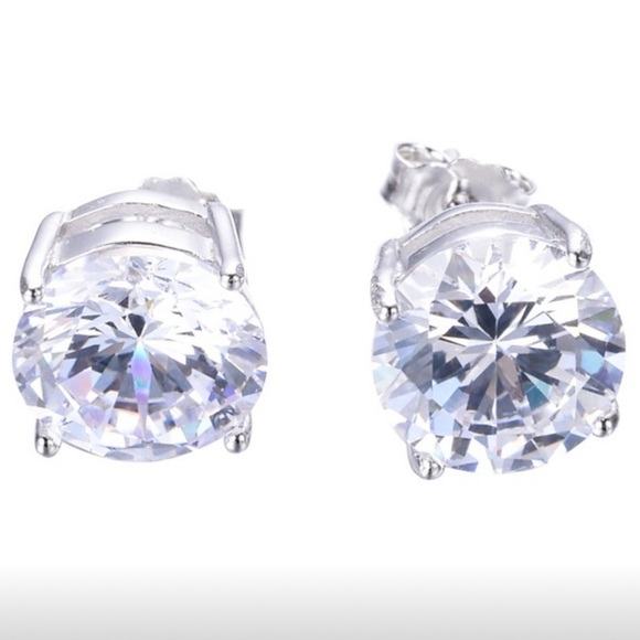 Paradise Boutique Jewelry - JUST IN‼️ 925 Sterling Silver White Topaz Earrings